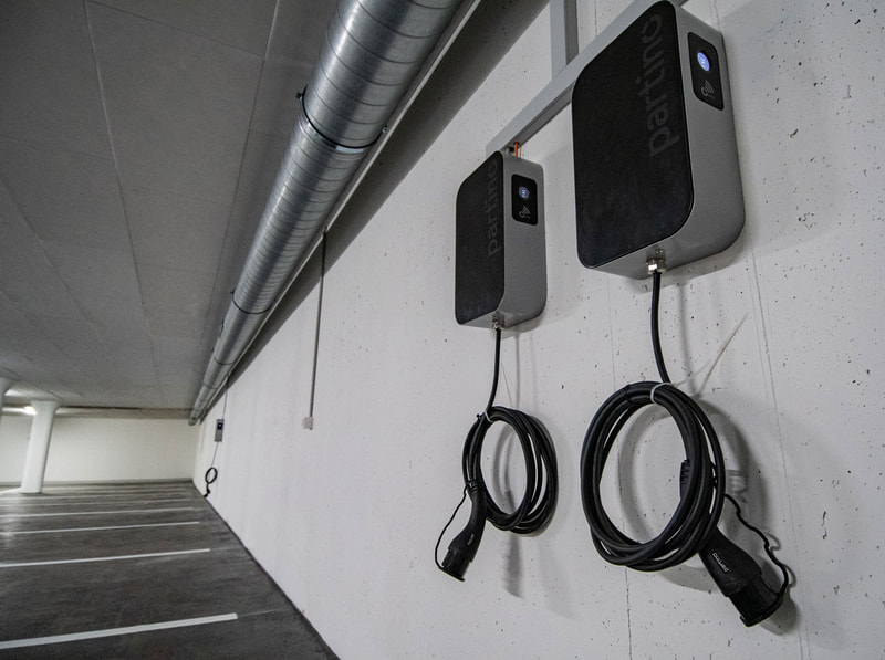 Elektroauto mit Strom vom eigenen Dach laden? Gerne beraten wir Sie auch zum Thema E-Mobility-Lösungen.