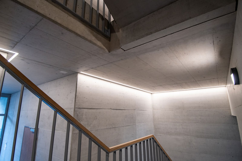 LED Lichtsysteme sind energieeffizient, flexibel einsetzbar und zaubern in Ihr Treppenhaus ein ästhetisches Lichtkonzept.