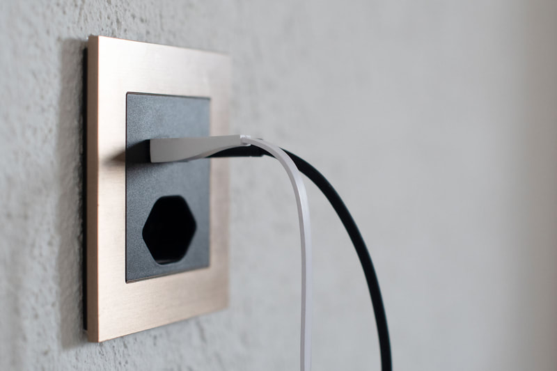 Moderne Abdeckung für Steckdosen mit integrierten USB Anschlüssen.