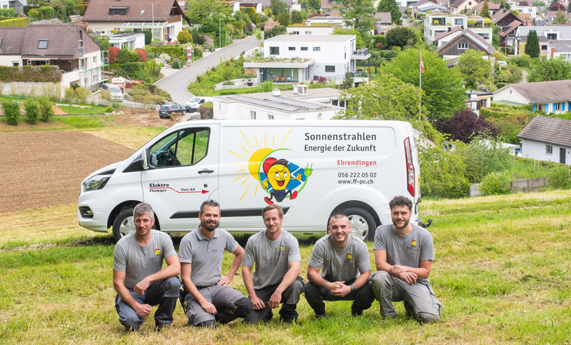 Team Photovoltaik - Sonnenstrahlen, die Energie der Zukunft. Im Einsatz mit ihrem Ford Transit für Ihre grüne Zukunft.